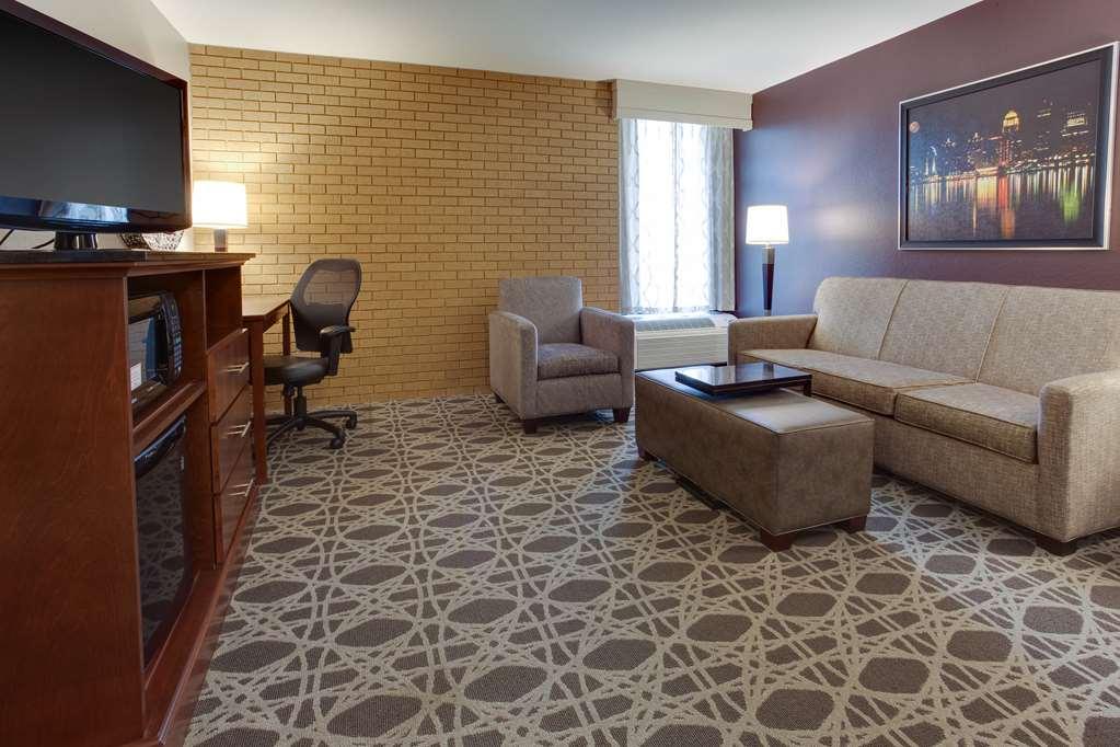 Drury Inn & Suites Louisville East Room photo